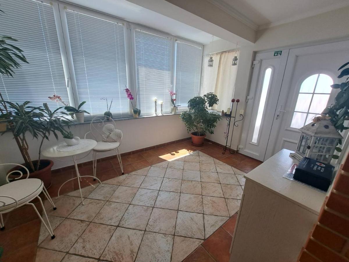 Apartmani Dijana Palit Exterior photo
