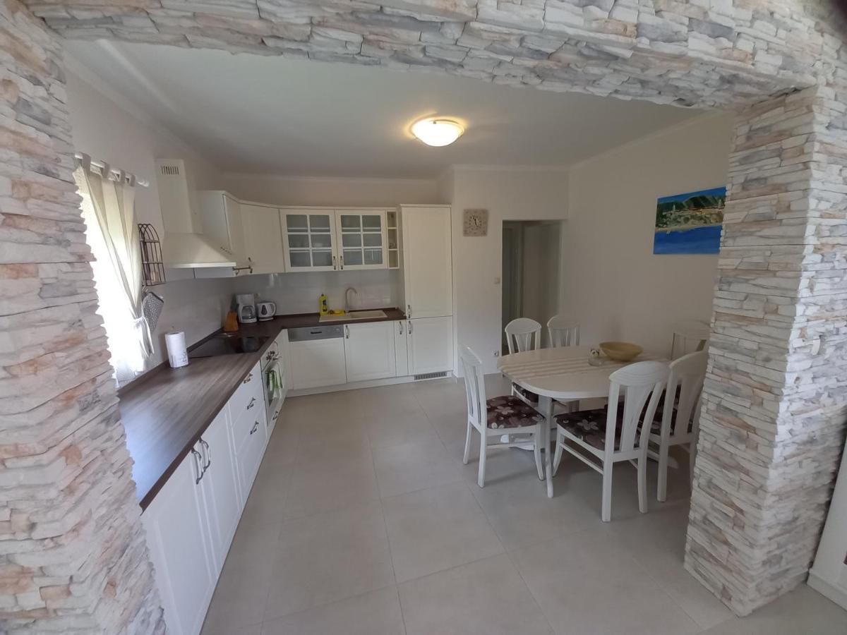 Apartmani Dijana Palit Exterior photo