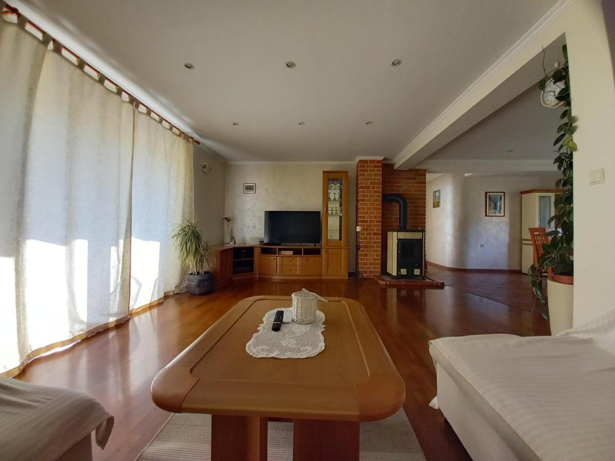 Apartmani Dijana Palit Exterior photo